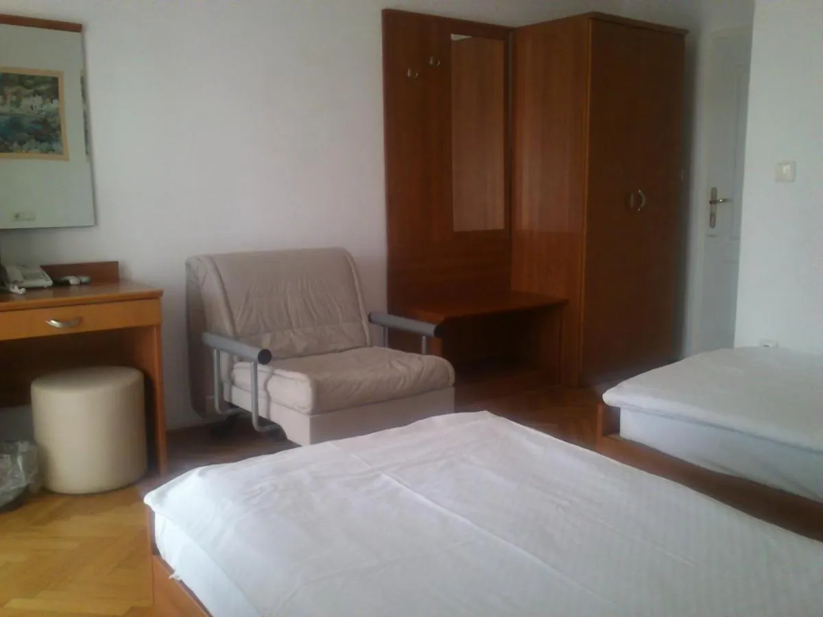 Hotel Zuco Biograd Na Moru 3*,